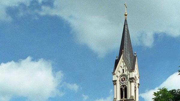 Die Kirche St. Benedikt im Westend in der Schrenkstraße ist besprüht worden. Die Kirche St. Benedikt im Westend in der Schrenkstraße ist besprüht worden.