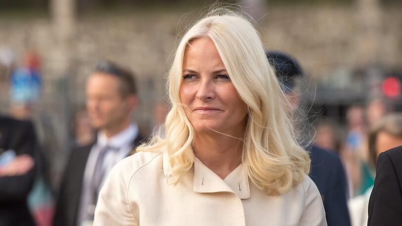 Der Stiefvater von Norwegens Kronprinzessin Mette-Marit ist verstorben.