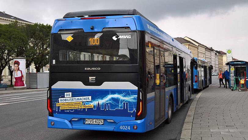 Wegen der St. Patrick&rsquo;s Day Parade am Sonntag m&uuml;ssen zahlreiche Busse, darunter auch die Museenlinie 100, umgeleitet werden.