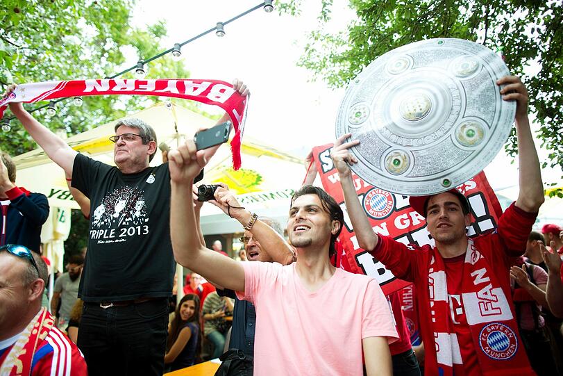 Vor dem DFB-Pokalfinale ist die Berliner Innenstadt von Dortmund und Bayern-Fans belagert. Die Bilder!