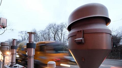 Der seit 2010 verbindliche EU-Grenzwert für Stickstoffdioxid (NO2) von 40 Mikrogramm pro Kubikmeter Luft ist in die Kritik geraten.