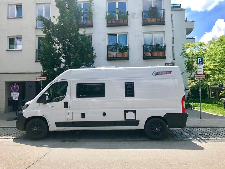 Vor dem Supermarkt bräuchte es Platz für Autos, den blockiert dieser Riese.
