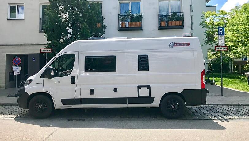 Vor dem Supermarkt bräuchte es Platz für Autos, den blockiert dieser Riese.