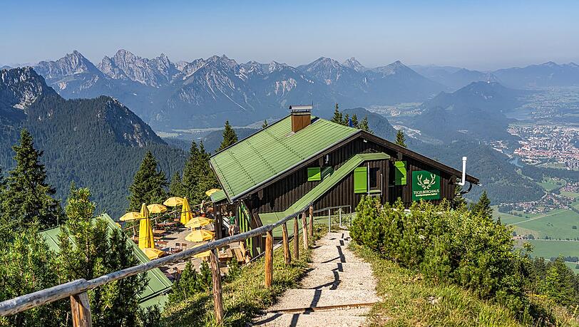 Das ehemalige k&ouml;nigliche Jagdhaus: Ein Blick auf das Tegelberghaus bei Schwangau im Allg&auml;u.