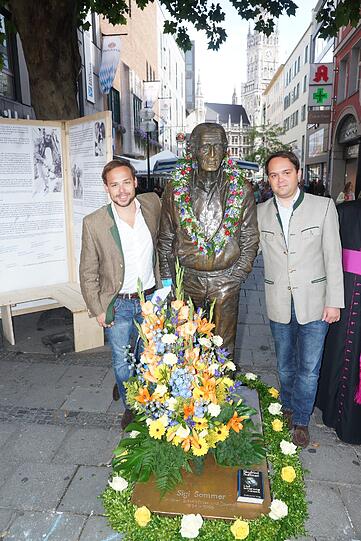 Daniel Schulz und Roman Schulz bei Sigi Sommer Denkmal