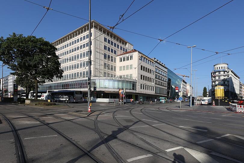 Der denkmalgeschützte Kaufhof-Bau am Stachus – ohne Kaufhof.