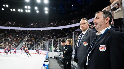 Der Interimscoach hat überzeugt: Max Kaltenhauser (hinten) bleibt nun fest Cheftrainer des EHC, Boss Christian Winkler (vorne) ist von ihm überzeugt.