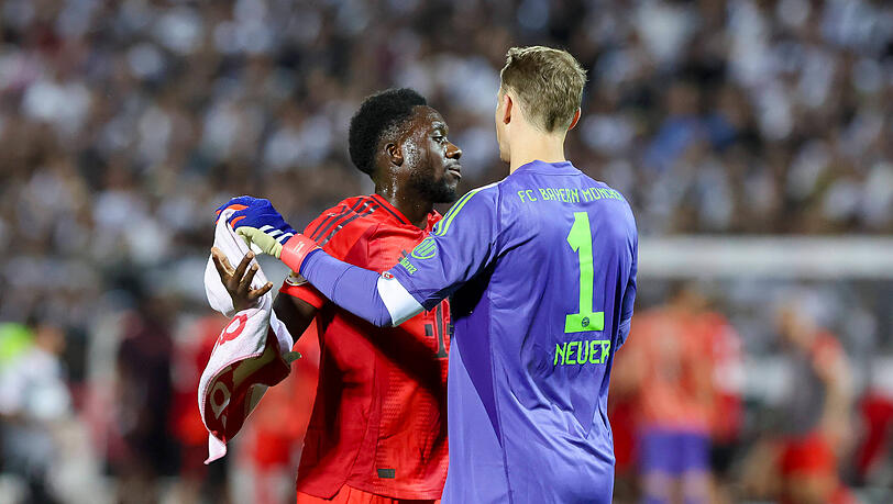 Haben beim FC Bayern ihre Verträge verlängert: Alphonso Davies (li.) und Manuel Neuer. Haben beim FC Bayern ihre Verträge verlängert: Alphonso Davies (li.) und Manuel Neuer.