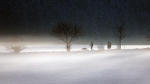 Nebel und Glätte prägen am Wochenende das Wetter in Bayern.