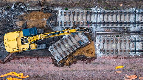 Seit dem 2. Halbjahr 2024 wurden verschiedene Bahnstrecken generalsaniert - mit diesen Erfahrungen wird das Konzept derzeit &uuml;berarbeitet. (Archivbild)