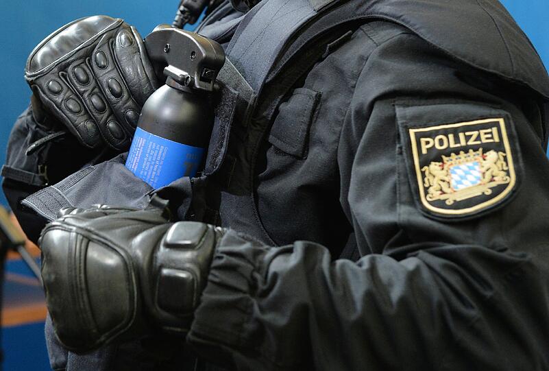 Demonstration der neuen Einsatzanzüge für die Polizei in Nürnberg - Die Bilder.
