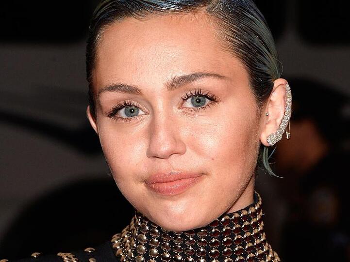 Miley Cyrus hat John Lennon gecovert.