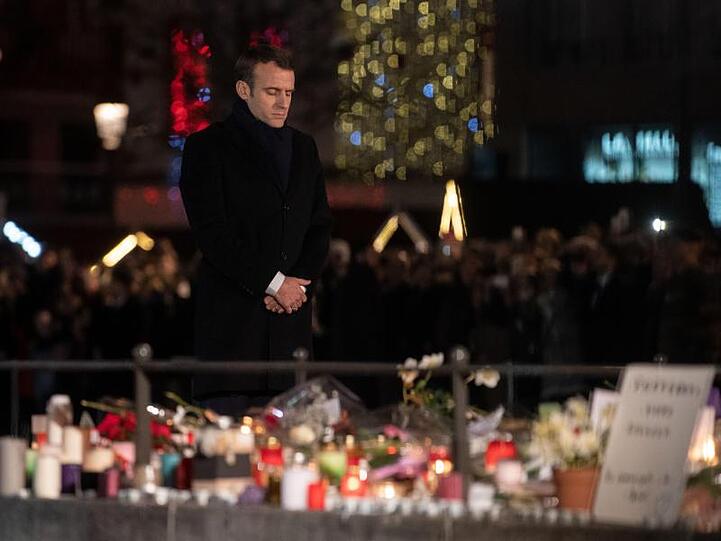 Frankreichs Präsident Macron gedenkt der Opfer des islamistisch motivierten Anschlags in Straßburg im Dezember 2018.