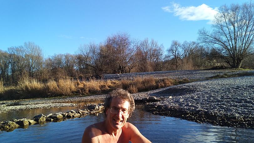 Norbert Mayer geht im Winter beinahe t&auml;glich in der Isar schwimmen. Frieren w&uuml;rde er dabei kaum noch, sagt er.