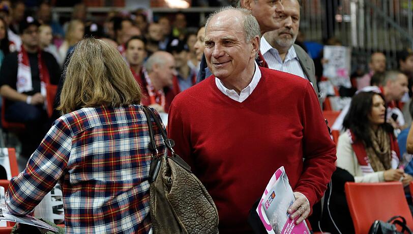 Uli Hoeneß war am Sonntag mit seiner Frau Susi im Audi Dome. Uli Hoeneß war am Sonntag mit seiner Frau Susi im Audi Dome.