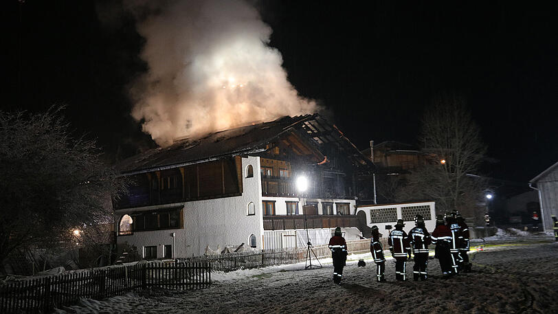 Das Hotel wird derzeit renoviert und steht leer &ndash; Verletzte gab es deswegen keine. Die Bilder vom Einsatz.
