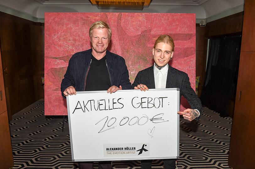 Scheckübergabe: Oliver Kahn und Alexander Höller