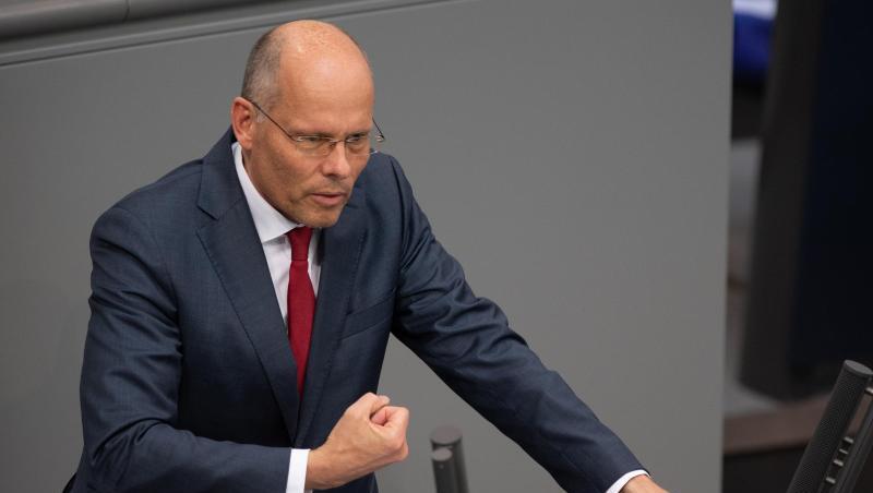 Peter Beyer (CDU), Koordinator der Bundesregierung für die transatlantischen Beziehungen, spricht im Deutschen Bundestag.