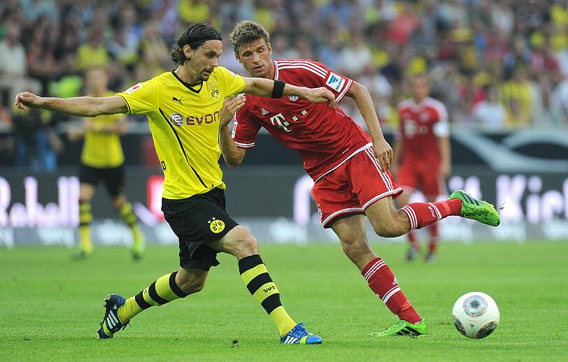 Thomas Müller: Note 5. Halbrechts diesmal. Doch ein Müller lässt sich nicht richtig einordnen &ndash; immer und überall. Willig, laufstark, aber zu leichtfertig und harmlos im Zweikampf vor Gündogans 1:3. Beste Szene: Sein Volley-Schuss auf die Latte (80.).