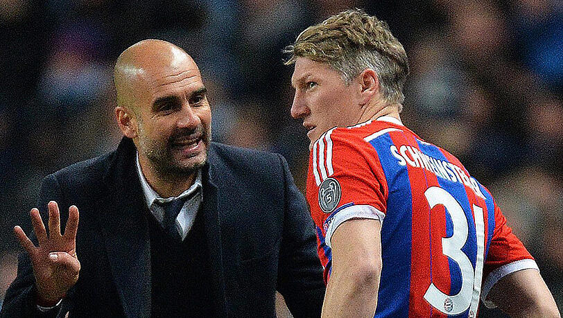Bayern-Trainer Pep Guardiola (links) und der inzwischen zu Manchester United angewanderten Bastian Schweinsteiger. Bayern-Trainer Pep Guardiola (links) und der inzwischen zu Manchester United angewanderten Bastian Schweinsteiger.