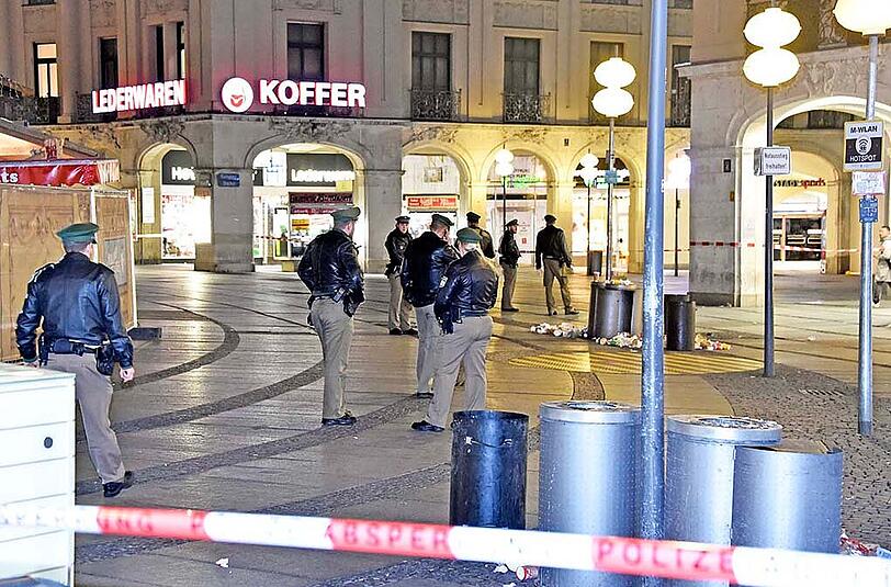 Die Polizei sperrte den gesamten Stachus inklusive des Untergeschosses großräumig ab.