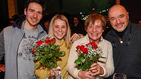 Sportliche Familie (v.l.): Felix Neureuther, seine Frau Miri, Mama Rosi Mittermaier und Vater Christian Neureuther.