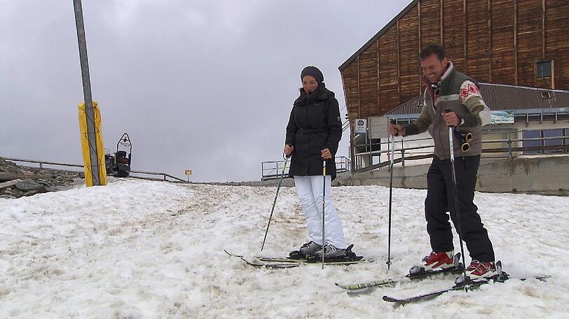 Obstbauer Günther (40) will Claudia (33, Erzieherin) mit einem Skiausflug auf einem Gletscher glücklich machen.