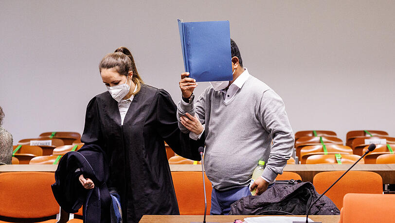 Der Angeklagte beim Prozessauftakt in München.