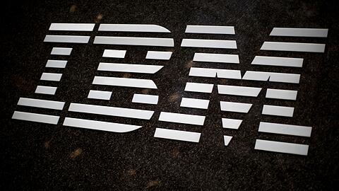IBM-Chef Arvind Krischna schätzt, dass etwa in der Personalverwaltung in fünf Jahren rund ein Drittel der Stellen durch KI und Automatisierung ersetzt werden können.
