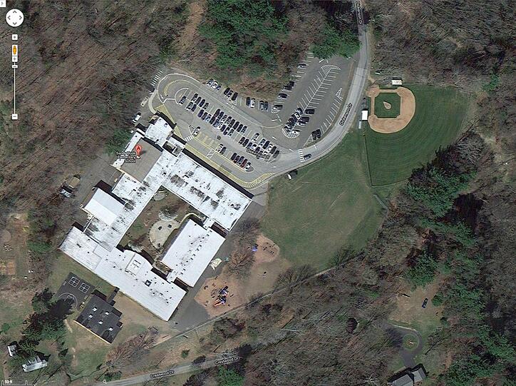 Luftaufnahme der Sandy Hook Grundschule.