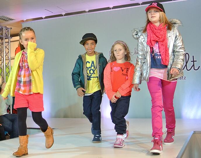 Tolle Show: 25 junge Laufsteg-Talente präsentierten am Samstag in der neuen Kinderwelt bei KARSTADT am Bahnhofplatz Mode-Trends