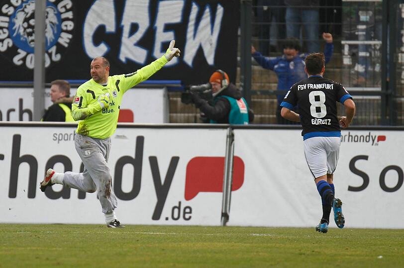 Die Bilder von Gabor Kiraly bei den Löwen.