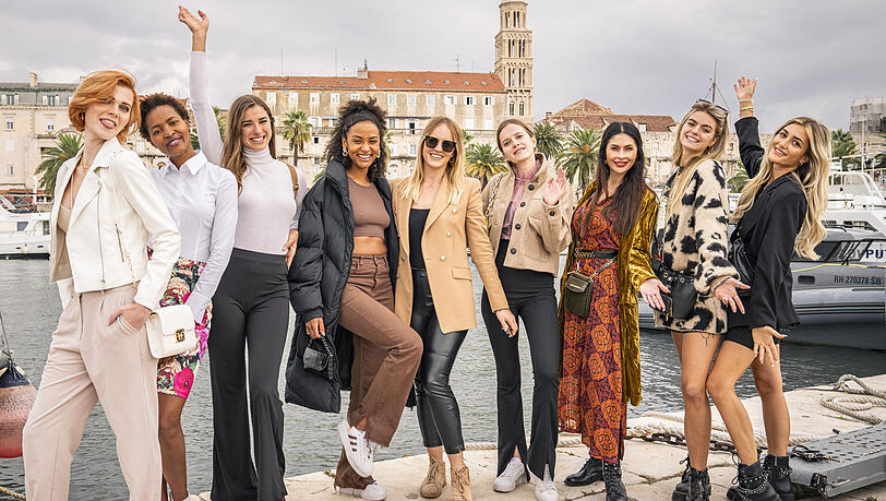 Von Josipa Skaro, Tourismusverband Split, erhielten die Kroatien-Entdeckerinnen eine Geschenktüte mit Souvenirs, Büchern und die SplitCard: Lucy, Moly, Stella, Shaggy, Josipa, Esther, Jeannette, Nadine und Yara (v.l.) Von Josipa Skaro, Tourismusverband Split, erhielten die Kroatien-Entdeckerinnen eine Geschenktüte mit Souvenirs, Büchern und die SplitCard: Lucy, Moly, Stella, Shaggy, Josipa, Esther, Jeannette, Nadine und Yara (v.l.)