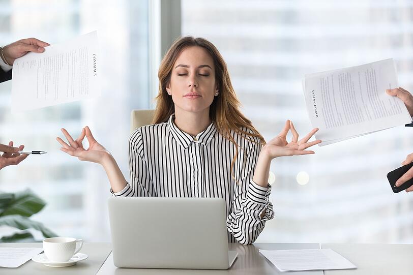Da Stress ähnlich wie UV-Strahlung oder Nikotin die Alterung von Haut und Co. befeuert, ist Entspannung eine hochwirksame Anti-Aging-Methode. Da Stress ähnlich wie UV-Strahlung oder Nikotin die Alterung von Haut und Co. befeuert, ist Entspannung eine hochwirksame Anti-Aging-Methode.