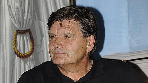 Der Star ist der Trainer: Hans Meyer coacht die Nationalmannschaft der deutschen Literaten.