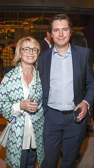 Gisela Schneeberger mit ihrem Sohn.