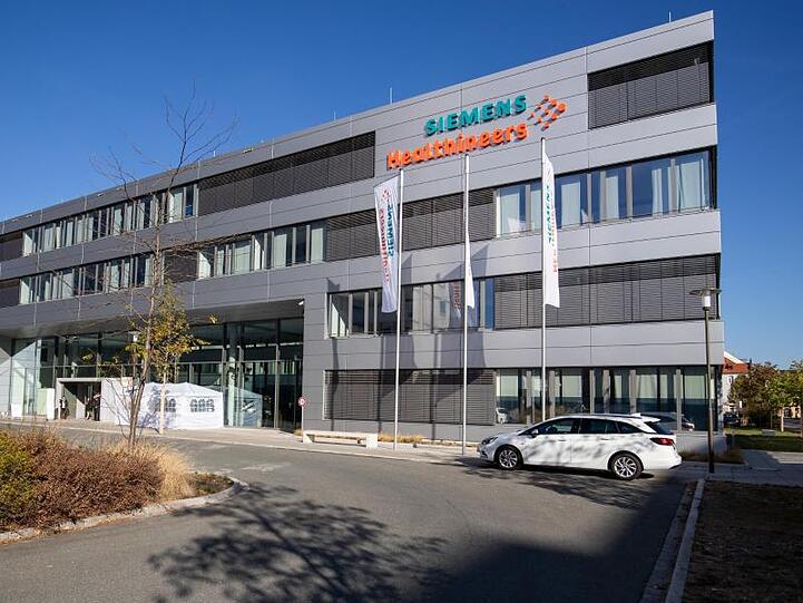 Das neue Hauptquartier des Medizintechnikkonzerns Siemens Healthineers. Foto: Daniel Karmann/dpa/Archivbild