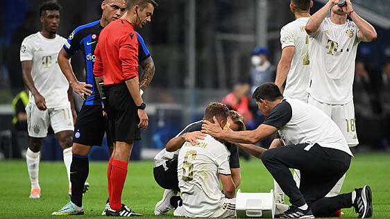 Kimmich verletzt am Boden