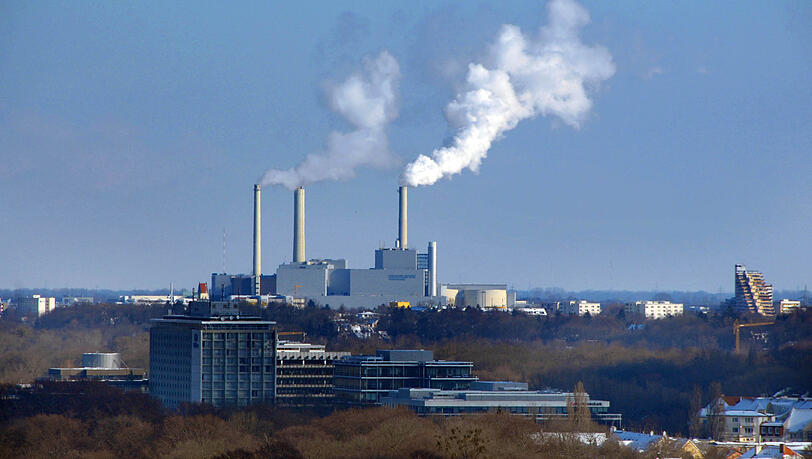 Das Heizkraftwerk in Unterföhring wird doch nicht auf Gas umgestellt. Bis Winter 2024/24 soll es weiter mit Kohle laufen.