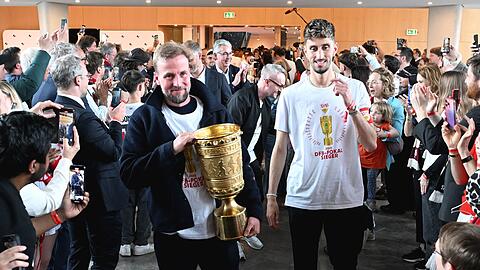 Nach der Rückkehr wurden die Pokalsieger im Stuttgarter Rathaus empfangen.