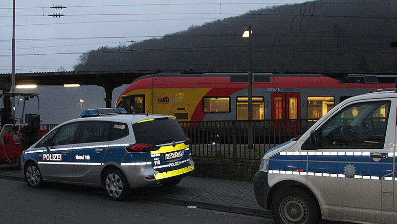 Bilder vom Tatort in Herborn: Am Donnerstagmorgen wurde hier ein Polizist erstochen. Bilder vom Tatort in Herborn: Am Donnerstagmorgen wurde hier ein Polizist erstochen.