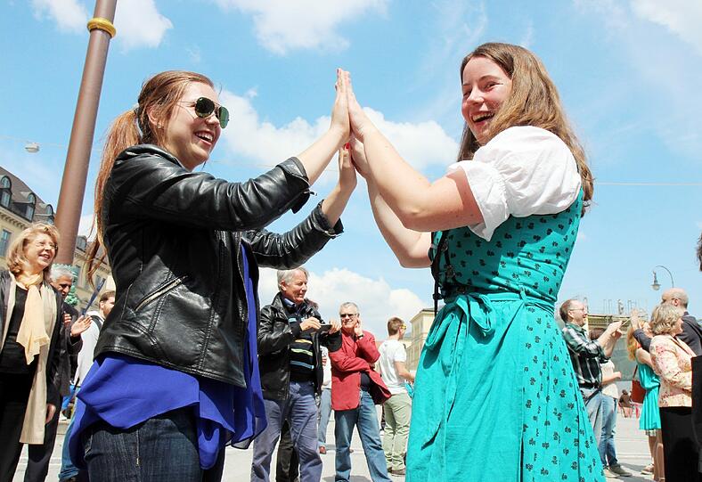 Lach-Flashmob am Odeonsplatz. Die Bilder.