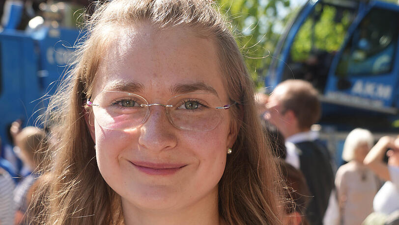 Auch für Johanna Ehmann (18) hat der Besuch des Pasinger Maifests eine lange Tradition. Auch für Johanna Ehmann (18) hat der Besuch des Pasinger Maifests eine lange Tradition.