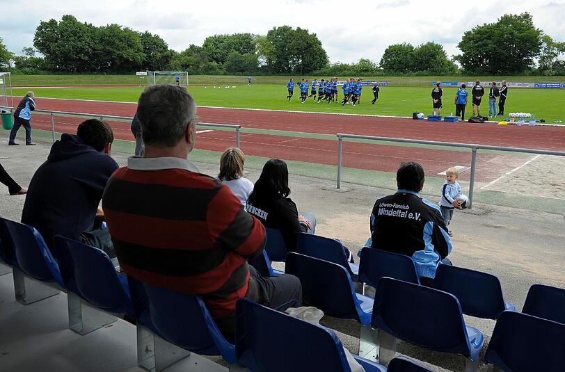 Nach der Rettung durch und Hasan Ismaik hoffen die Löwen-Fans auf eine gelungene Saison. Einige unterstützen ihre Löwen sogar im Trainingslager Bad Wörishofen.