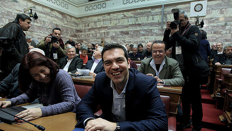 Noch hat Griechenlands Ministerpräsident Aleixs Tsipras gut lachen. Am Donnerstag soll die Verlängerung des Hilfsantrags gestellt werden. Noch hat Griechenlands Ministerpräsident Aleixs Tsipras gut lachen. Am Donnerstag soll die Verlängerung des Hilfsantrags gestellt werden.