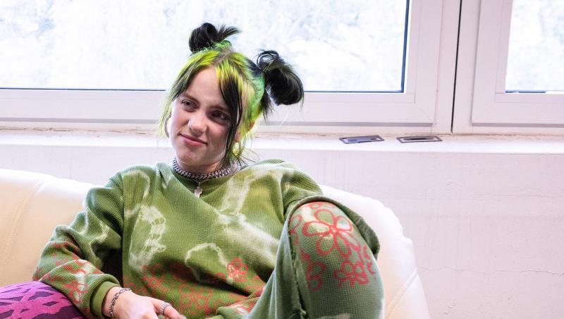 Ganz lässig: Billie Eilish bei einem Interviews am Rande des Musik- und Kunst-Festivals "MS Dockville". Ganz lässig: Billie Eilish bei einem Interviews am Rande des Musik- und Kunst-Festivals "MS Dockville".