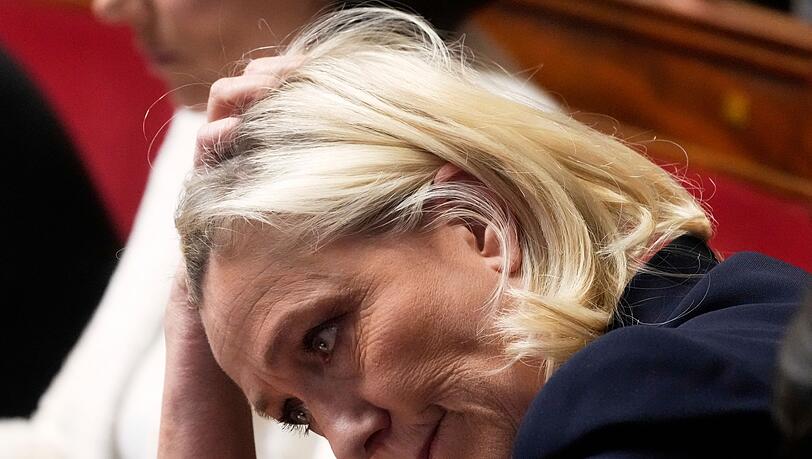 Ein Gericht hatte Le Pen befristet, aber mit sofortiger Wirkung von Wahlen ausgeschlossen.