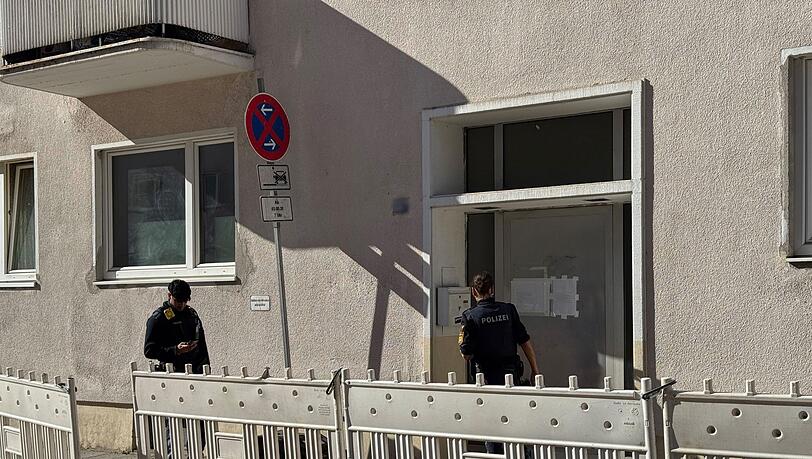 Die Kriminalpolizei ermittelt. Die Kriminalpolizei ermittelt.