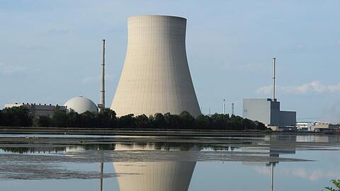 Das umstrittene Atomkraftwerk Isar 1 bei Landshut