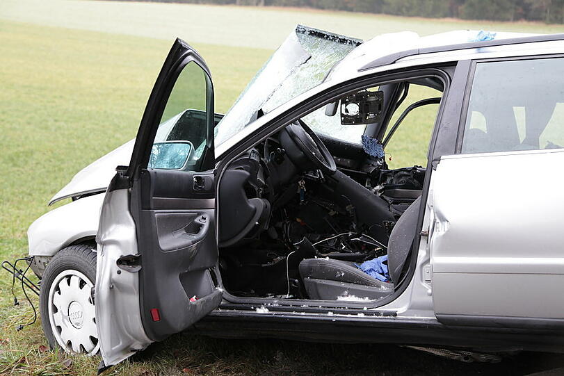 Auf der Staatsstraße 2359 krachten zwei Autos ineinander. Die Bilder vom Unfallort.